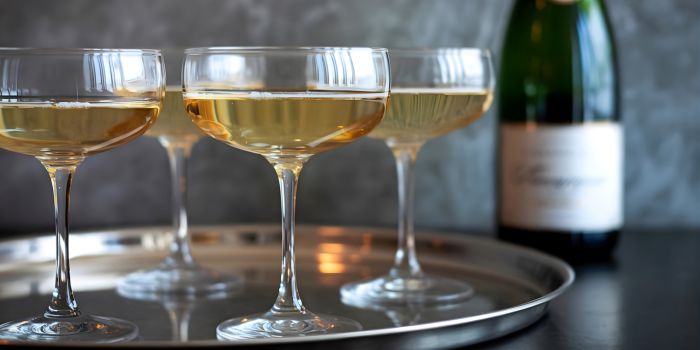 Gefüllte Champagner Glaskelche